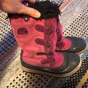 EUC hot pink and pearl purple Fuzzy Sorels!